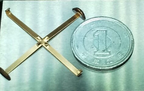 金型製作からプレス加工による量産まで携わった半導体関連部品のサイズ比較図