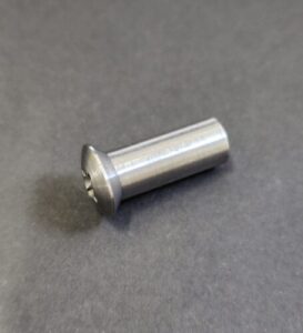 プレス機を使用した矢打ち加工による十字穴加工