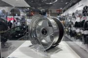 平成元年に発売した車のホイール「AUTOSTRADA MODENA」のセンターキャップを忠実に復刻
